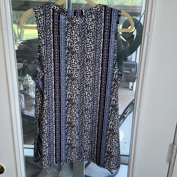 Apt 9 Floral Sleeveless Blouse - Picture 4 of 7